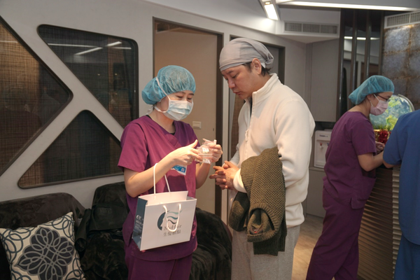 1498104181 2558486586 N 1